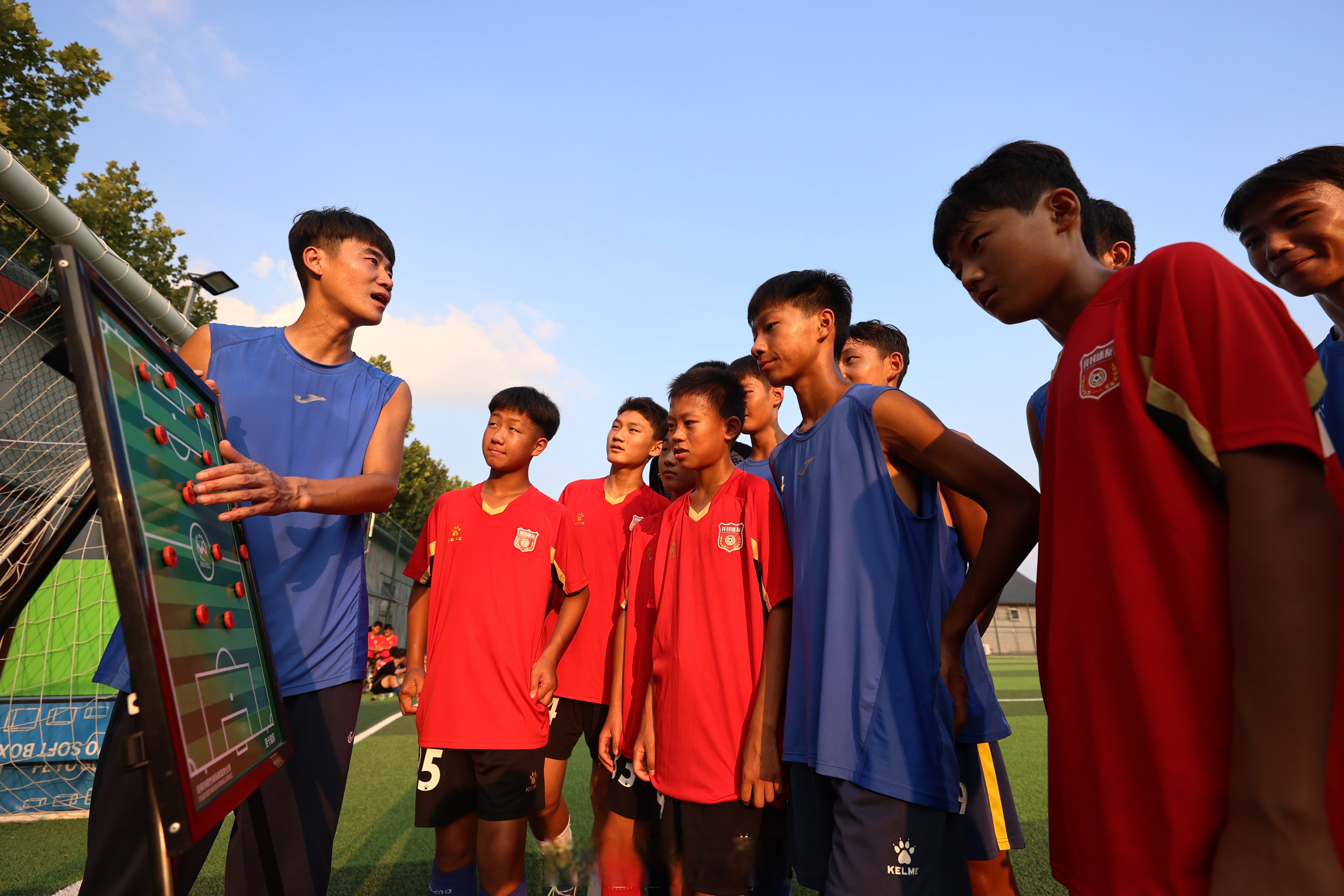 九游官方登录入口-球员们在比赛中展现出团结与拼搏的精神