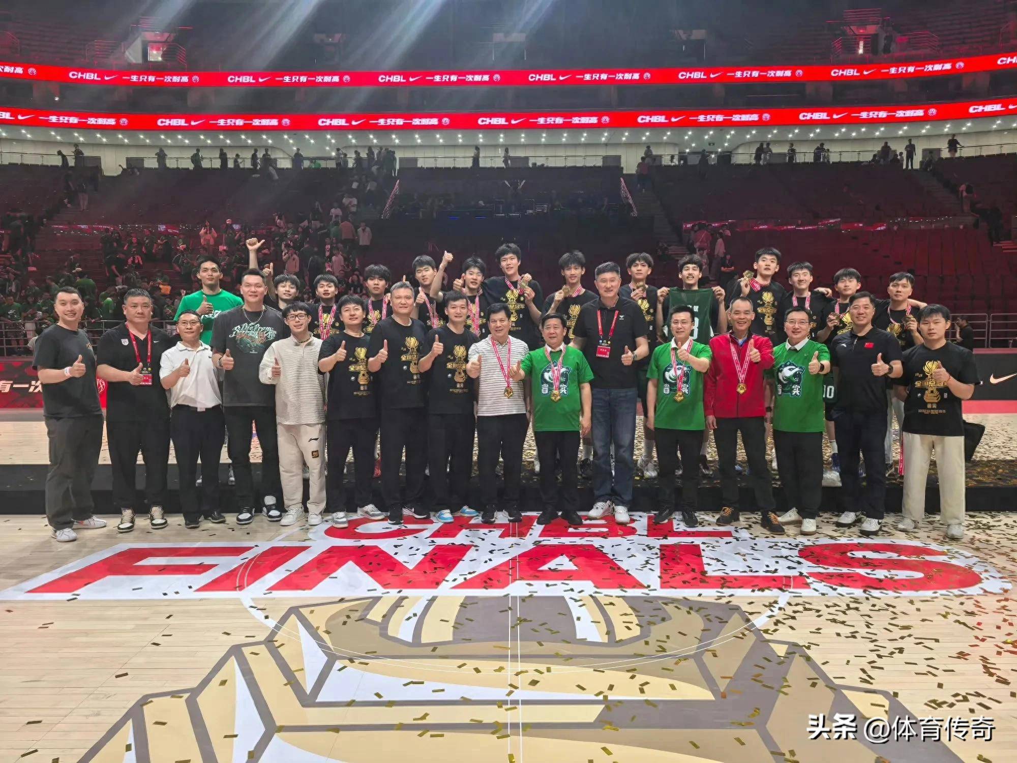 包含主场优势助力代表队夺得冠军奖杯的词条 包含主场优势助力代表队夺得冠军奖杯的词条