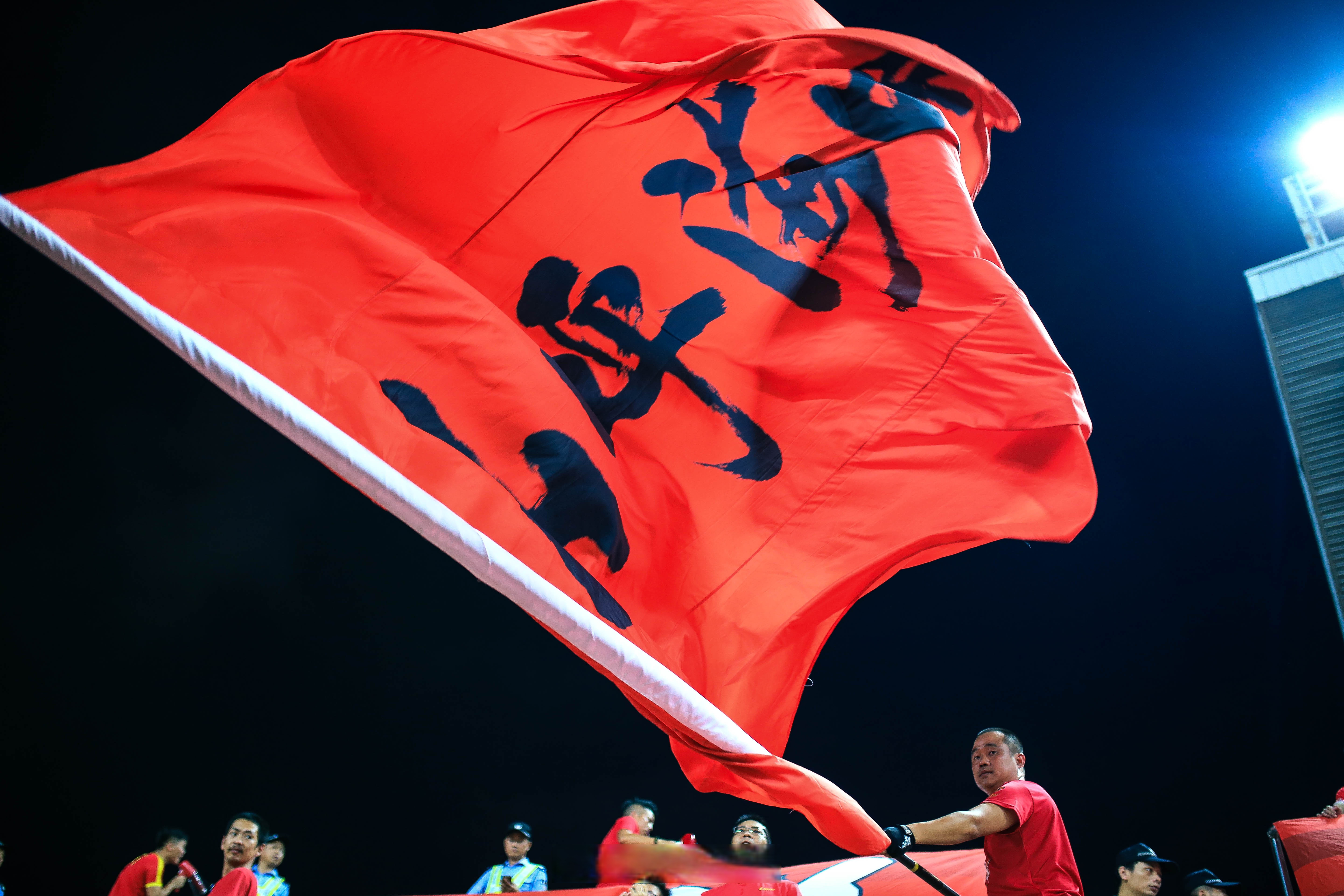 九游官方入口-球队备战忐忑，在场上敞开胸怀的简单介绍