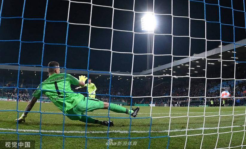 奥格斯堡取得关键胜利，晋级德国杯赛的简单介绍